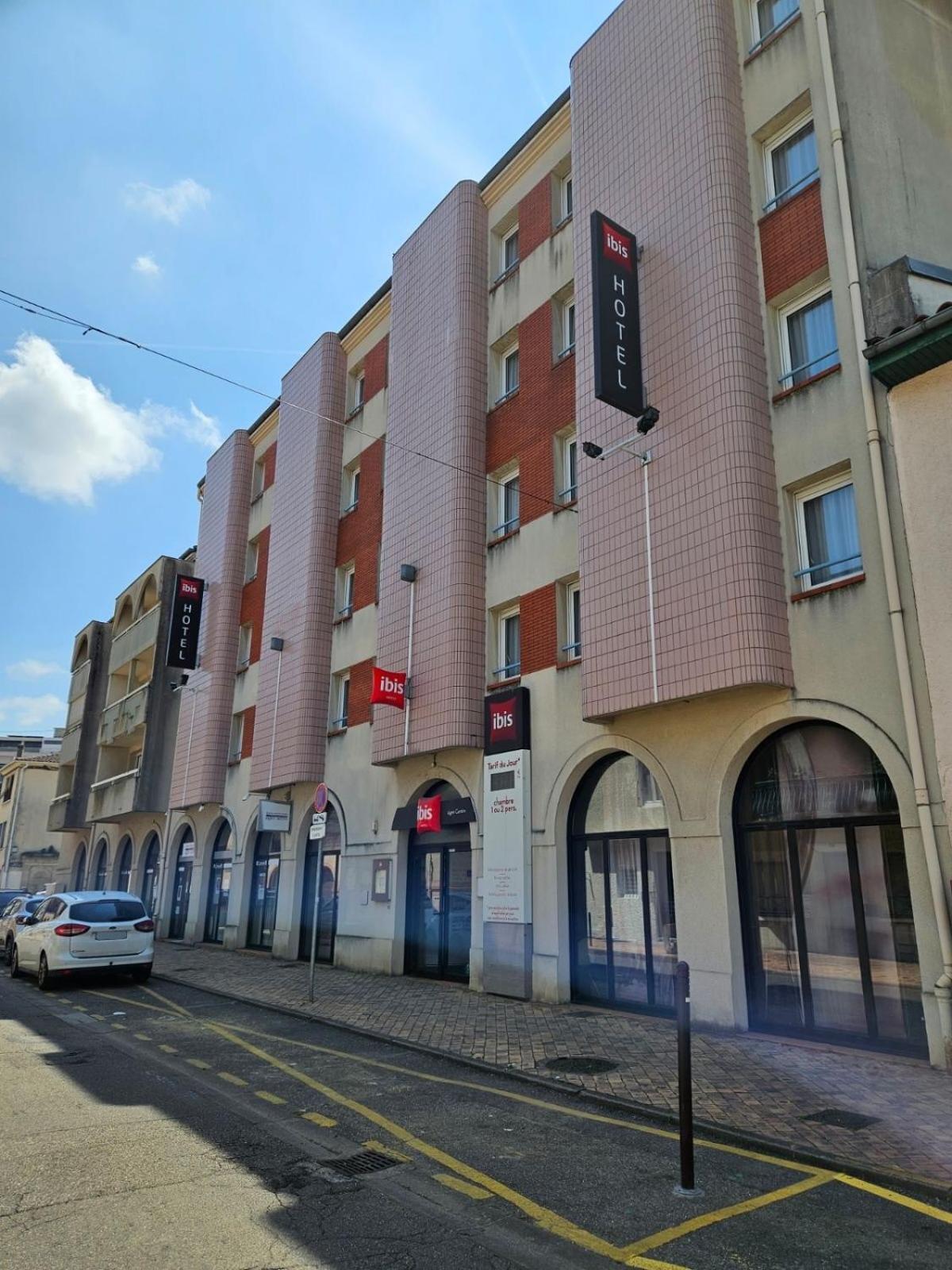 Готель Ibis Agen Centre Gare Екстер'єр фото