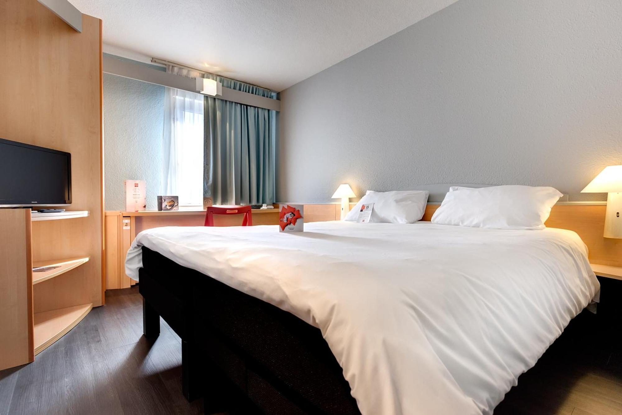 Готель Ibis Agen Centre Gare Екстер'єр фото
