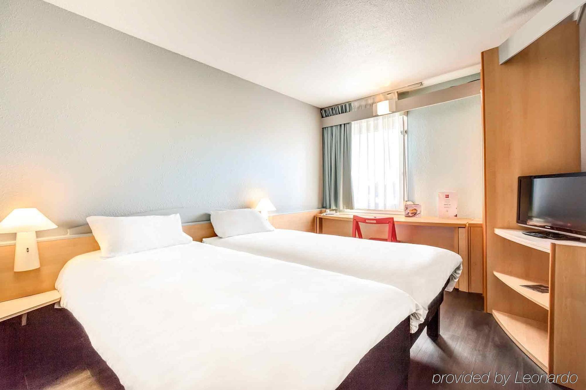 Готель Ibis Agen Centre Gare Екстер'єр фото