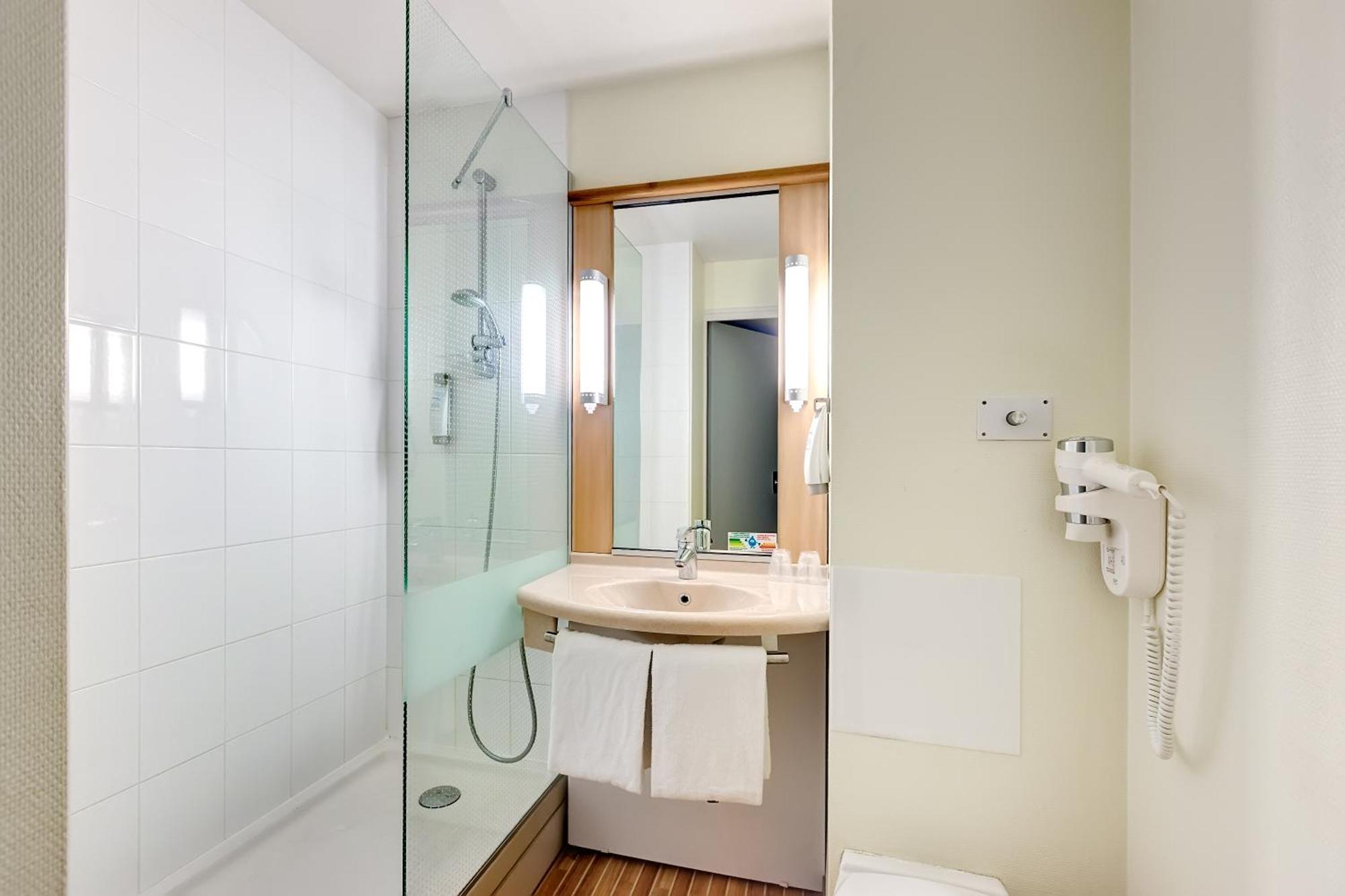 Готель Ibis Agen Centre Gare Екстер'єр фото