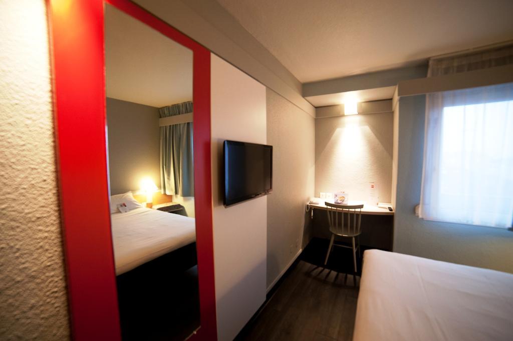 Готель Ibis Agen Centre Gare Екстер'єр фото