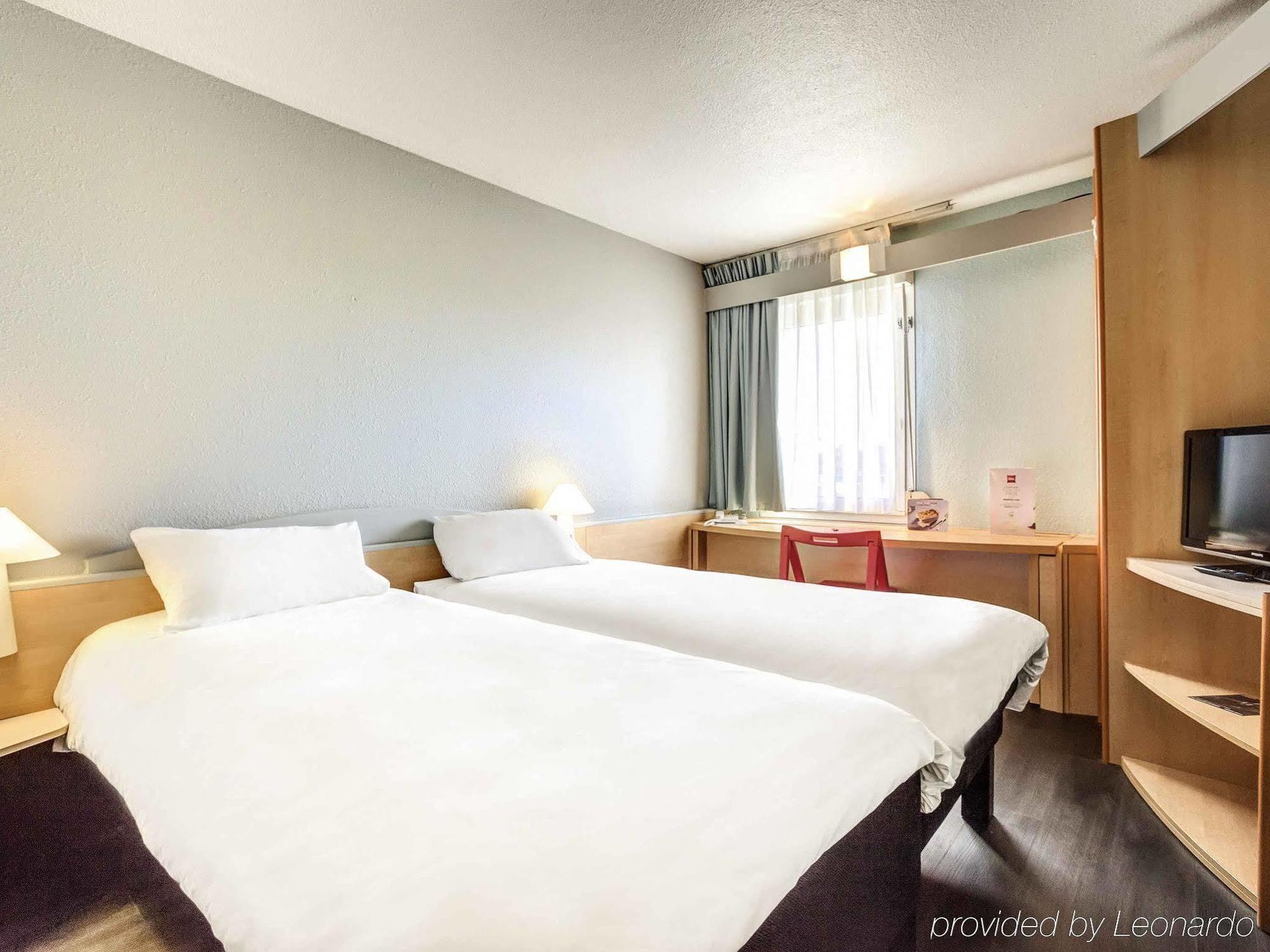 Готель Ibis Agen Centre Gare Екстер'єр фото